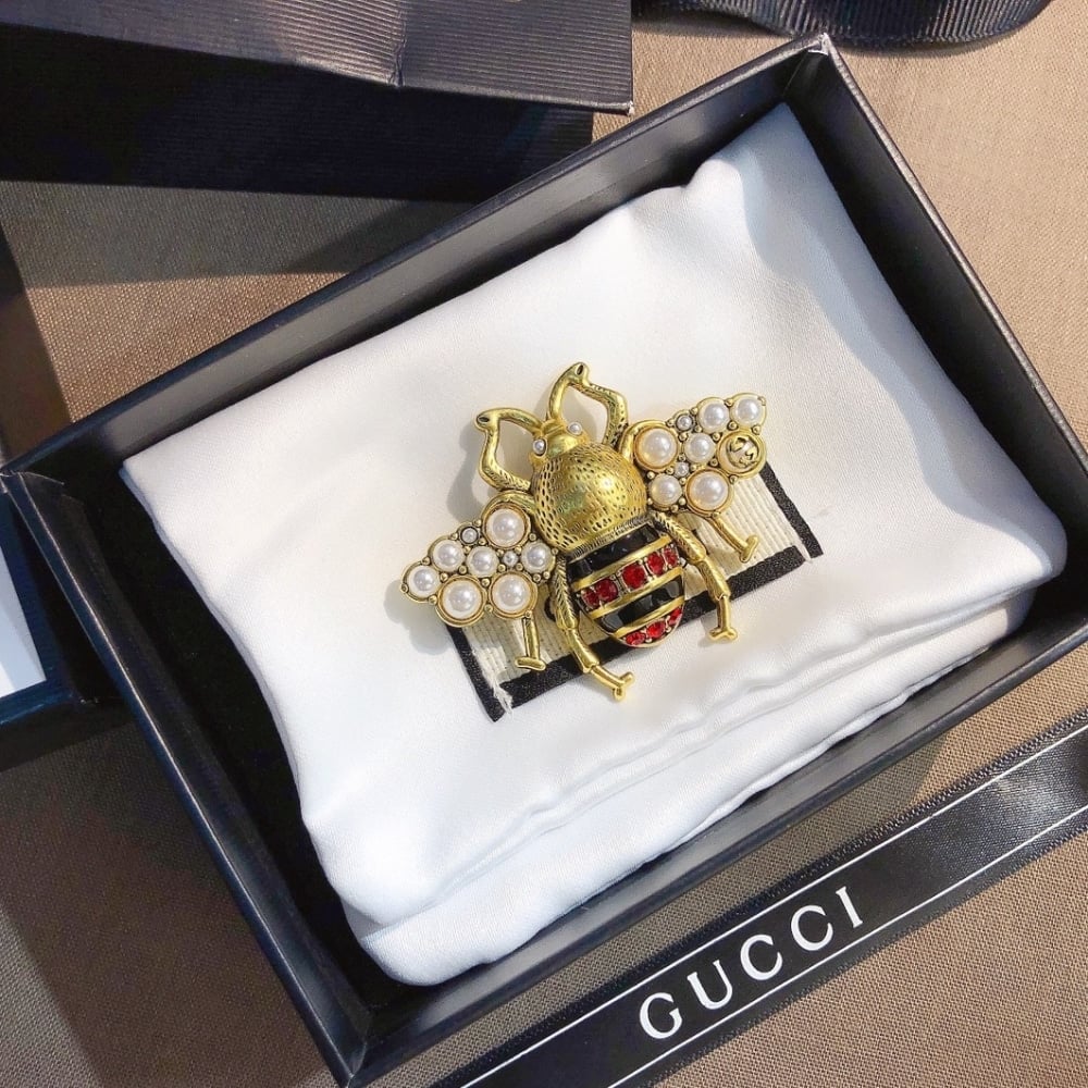 Gucci GG Black and Red Bee Brooch in Gold with Pearl
