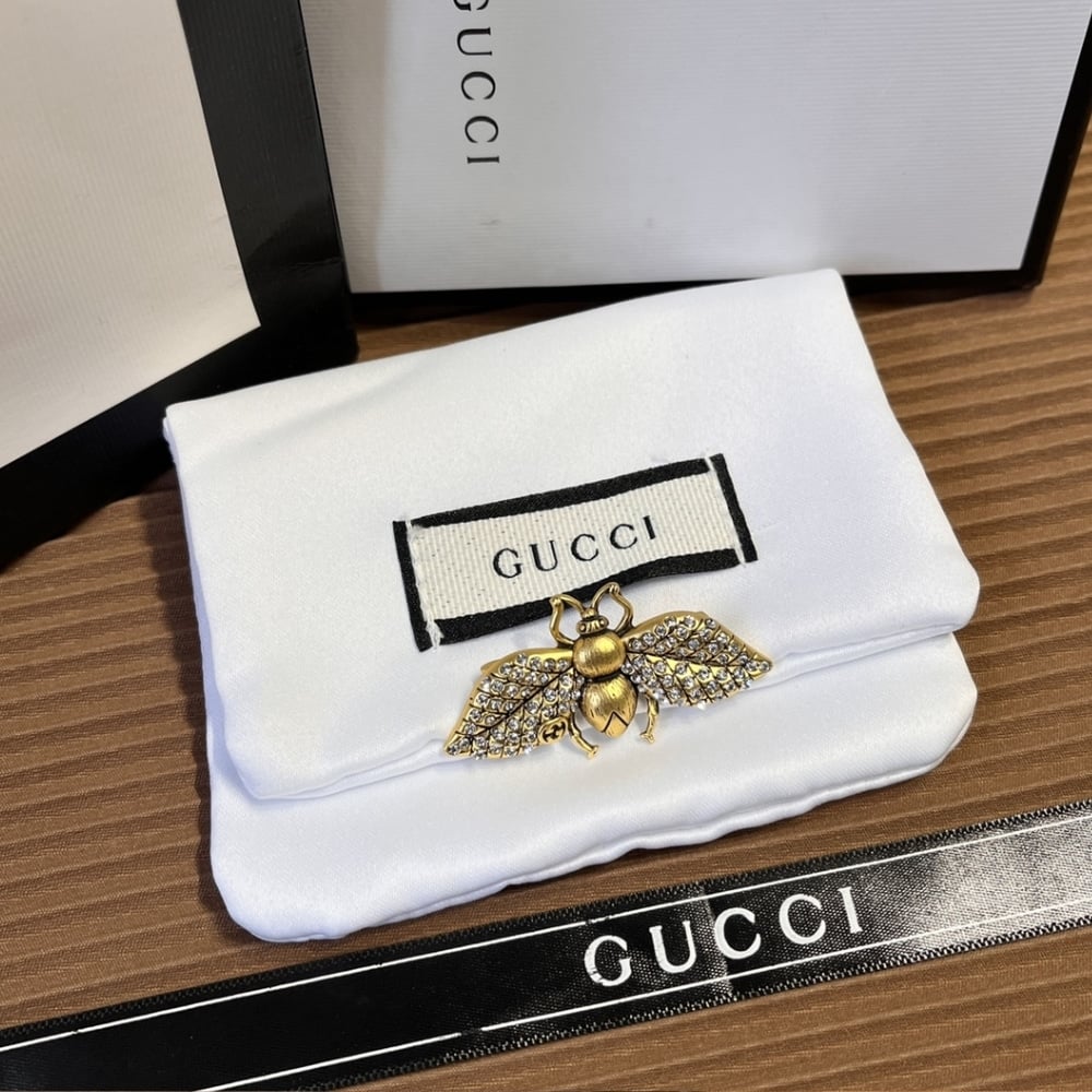Gucci GG Small Bee Brooch in Gold