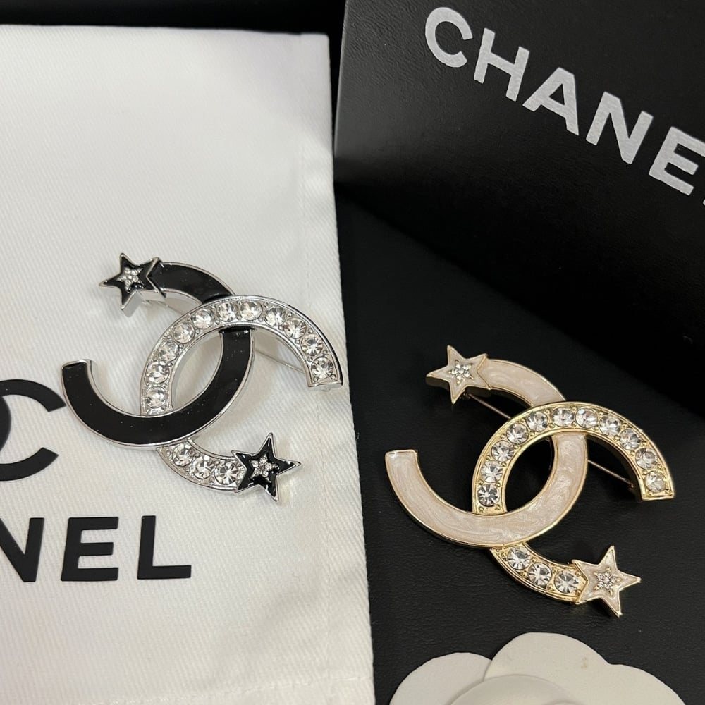 Chanel CC Brooch Gold With Two Small Stars