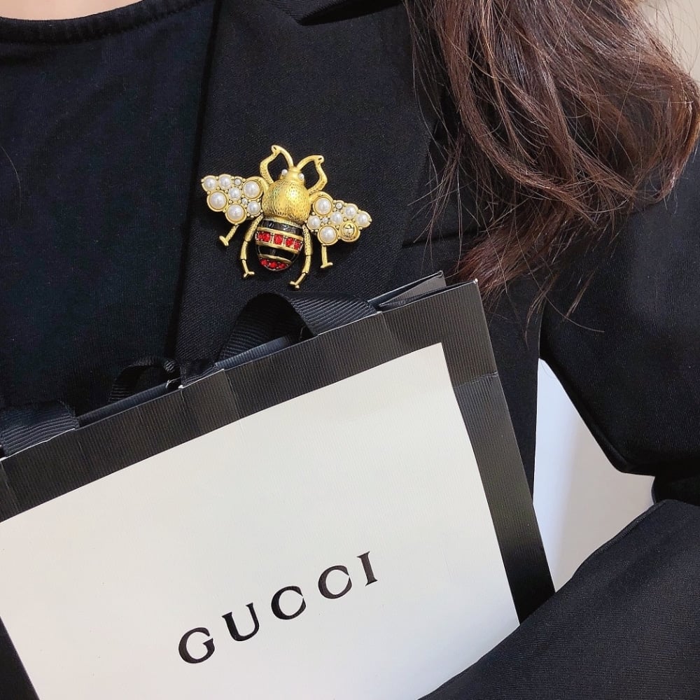 Gucci GG Black and Red Bee Brooch in Gold with Pearl