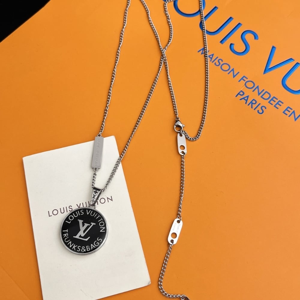 Louis Vuitton LV Award Pendant M00911
