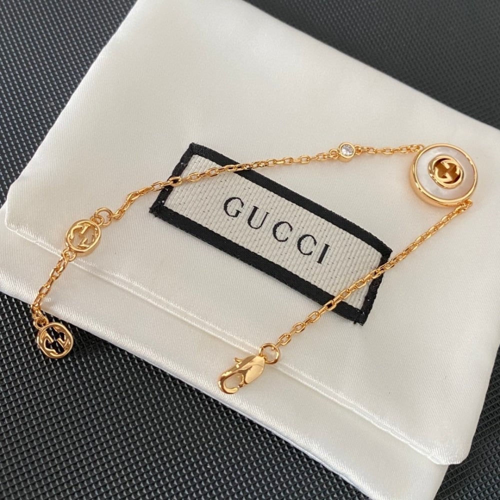 Gucci Interlocking GG Bracelet Gold Tone