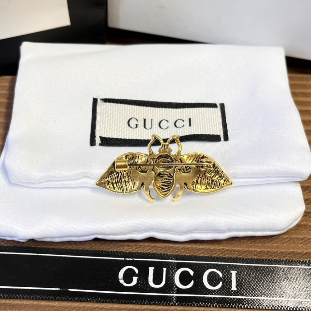 Gucci GG Small Bee Brooch in Gold