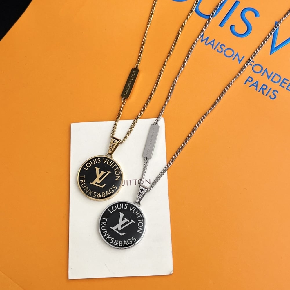 Louis Vuitton LV Award Pendant M00911