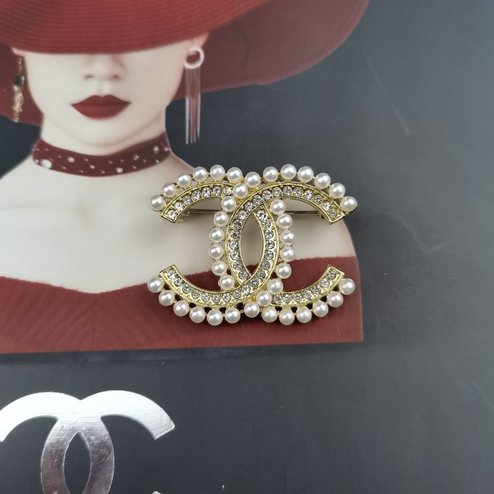 Chanel CC Brooch Gold with Stones and Pearls