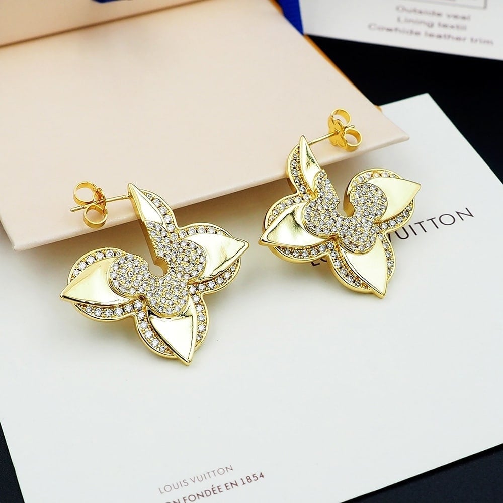 Louis Vuitton LV Médaillon Earrings M01995