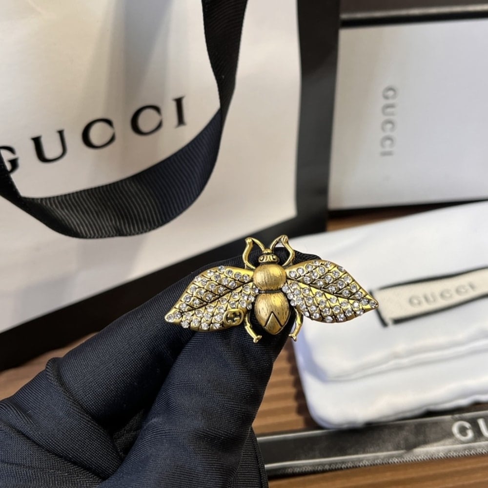 Gucci GG Small Bee Brooch in Gold