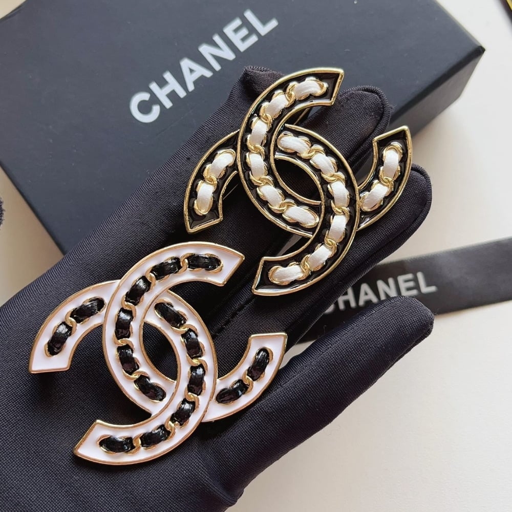 Chanel CC Brooch White with Black Interwoven Chain Pattern