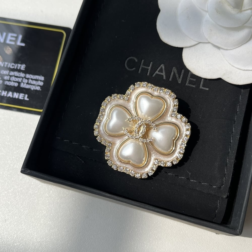 Chanel CC Flower Brooch Gold with Pearl Heart