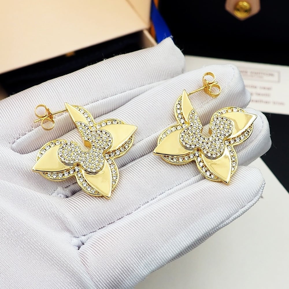 Louis Vuitton LV Médaillon Earrings M01995