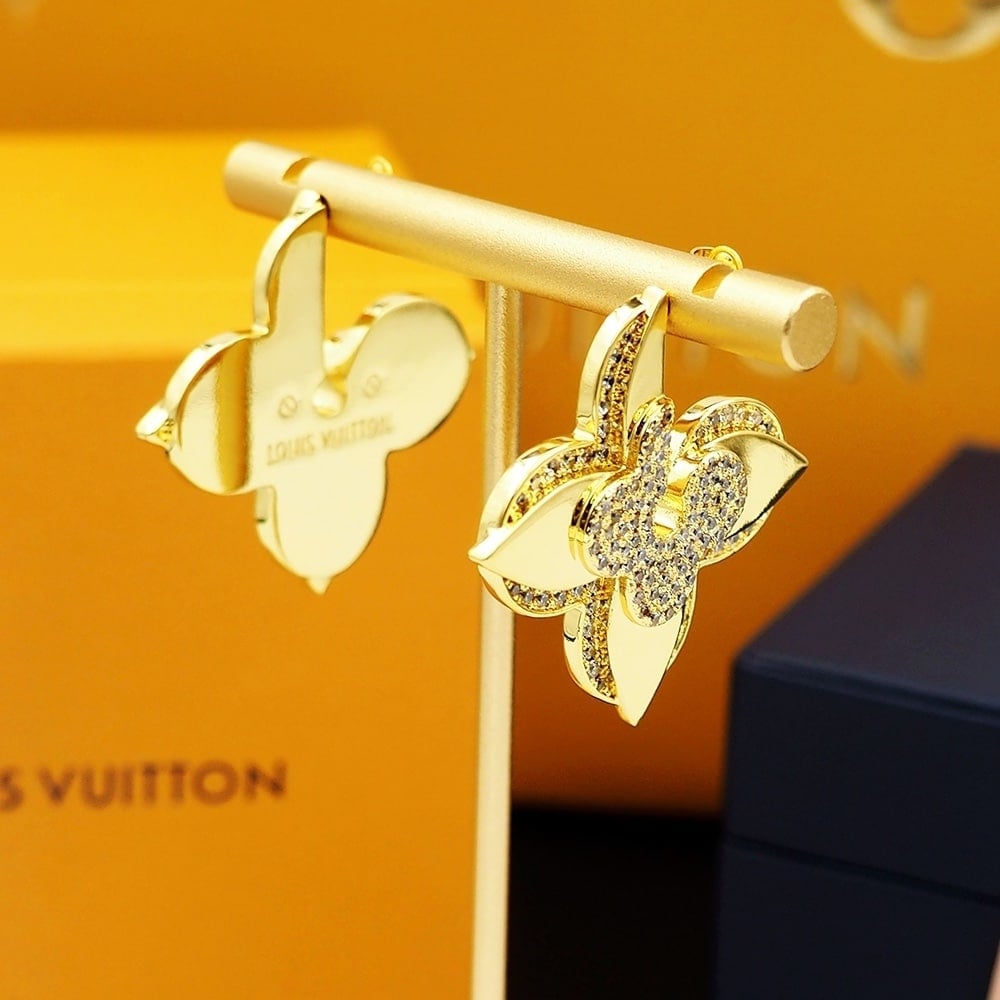 Louis Vuitton LV Médaillon Earrings M01995