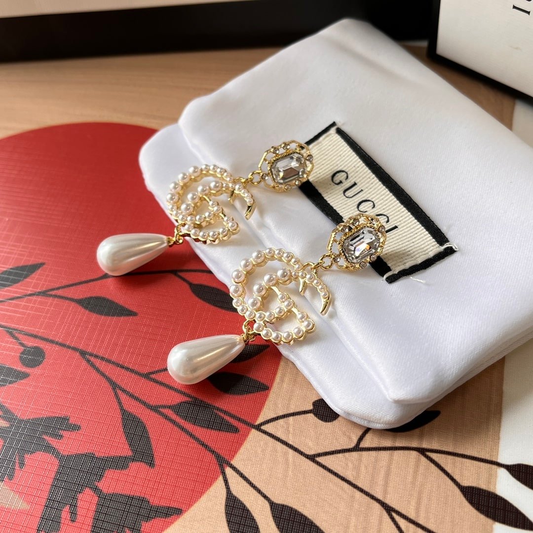 Gucci Pearl GG Drop Earrings in Gold