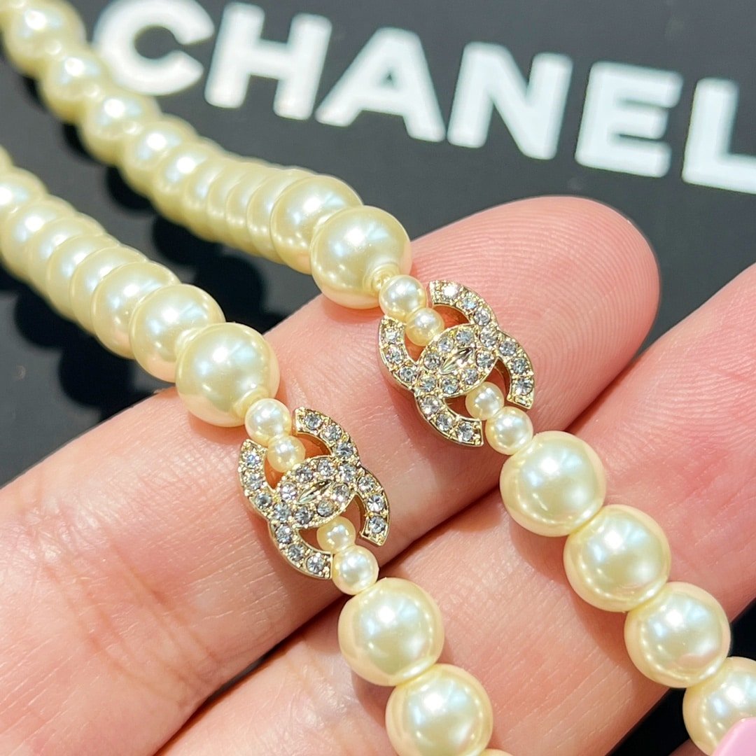 Chanel-Inspired Pearl & Camélia Flower Necklace