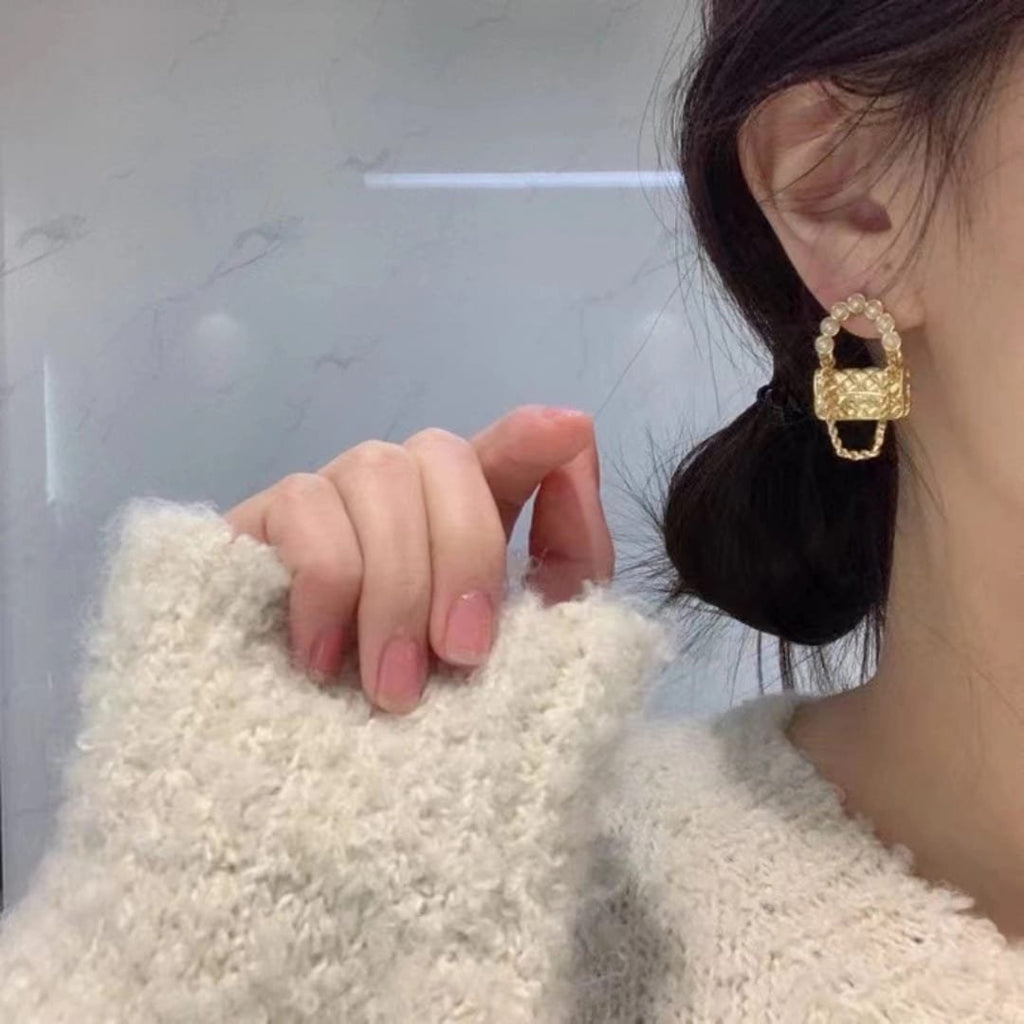 Chanel-Inspired Pearl Arc & Quilted Mini Flap Bag Drop Earrings (Gold)