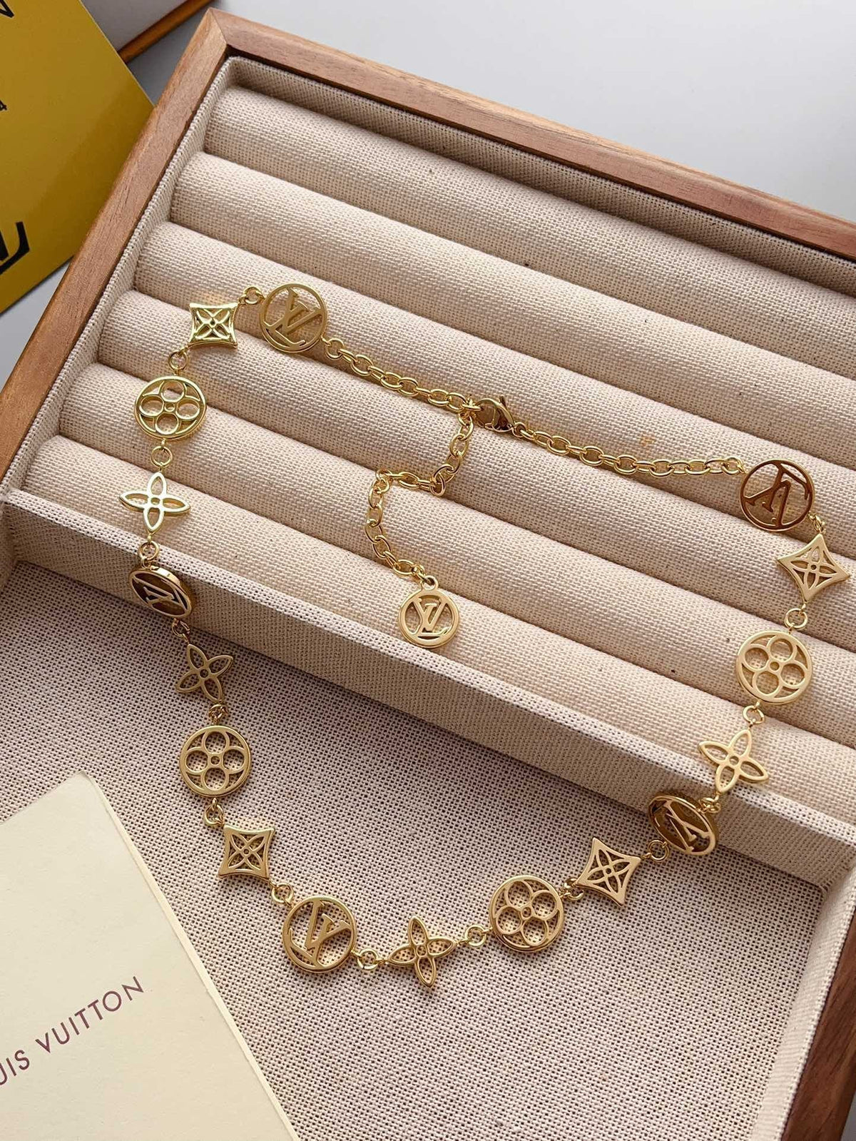 Louis Vuitton LV Lace Necklace Gold M01057