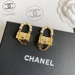 Chanel-Inspired Pearl Arc & Quilted Mini Flap Bag Drop Earrings (Gold)