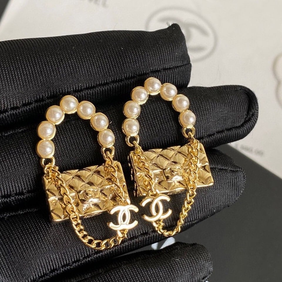 Chanel-Inspired Pearl Arc & Quilted Mini Flap Bag Drop Earrings (Gold)